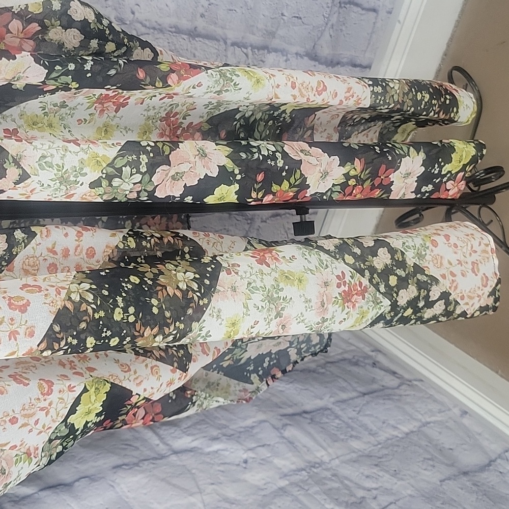 Sweet Pea Floral Long Kimono with Black and Pink Accents NWT - Picture 3 of 9